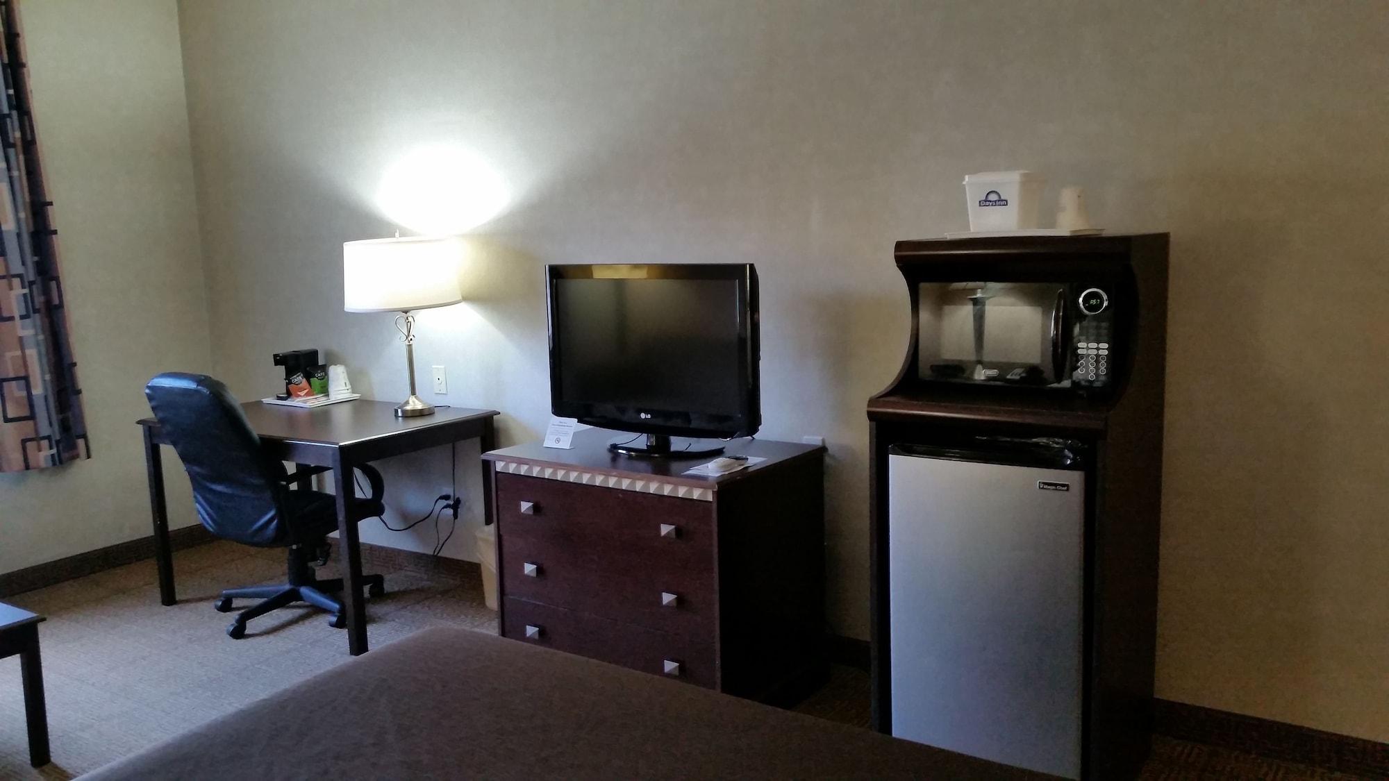 Days Inn & Suites By Wyndham ונקובר מראה חיצוני תמונה