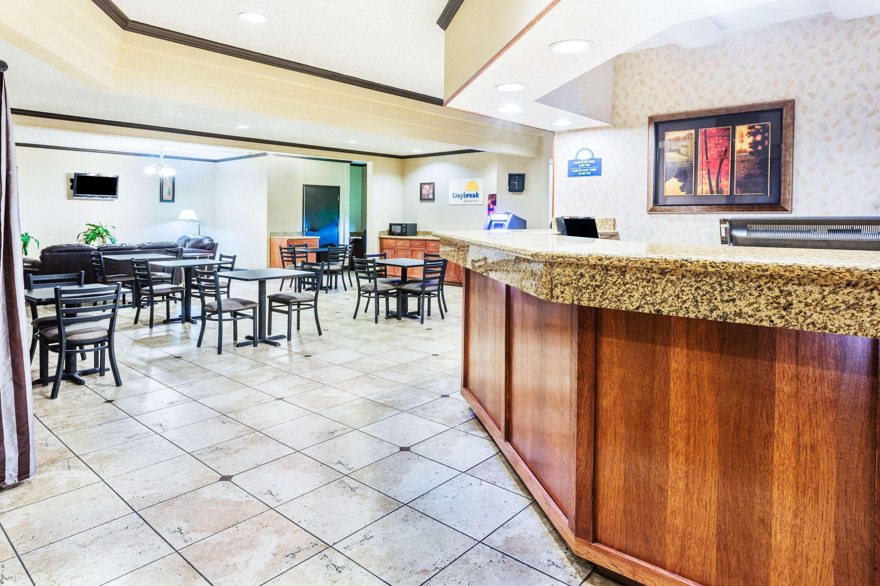 Days Inn & Suites By Wyndham ונקובר מראה חיצוני תמונה