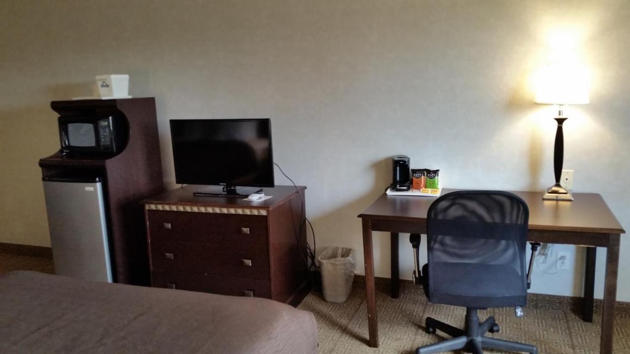 Days Inn & Suites By Wyndham ונקובר מראה חיצוני תמונה